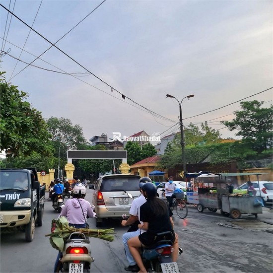 Bán đất trục kinh doanh tại Trâu Quỳ, Gia Lâm. 62m2, mt 5m8, đường 7m. Lh 0989894845